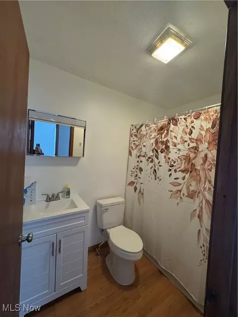 Bath - 28 Epling St, Elizabeth, WV 26143 photo 1 of 2