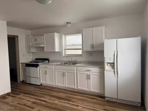 Kitchen - 28 Epling St, Elizabeth, WV 26143 photo 1 of 2