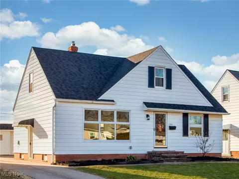 1706 Hawthorne Dr, Mayfield Heights, OH 44124