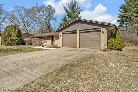 623 Summit St SE, North Canton, OH 44720