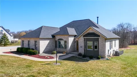 3784 Willow Brook Dr, Ravenna, OH 44266