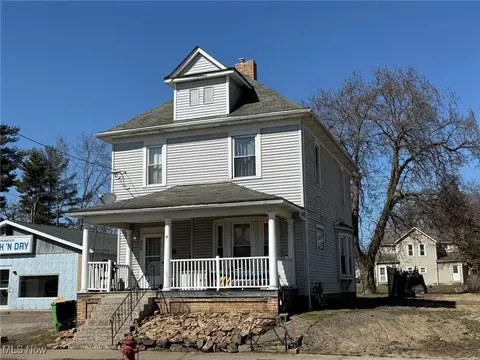 439 E 3rd St, Uhrichsville, OH 44683
