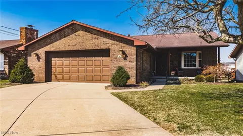 4303 Sandalwood Pl, Vienna, WV 26105