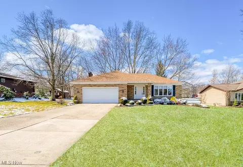 9700 Sharon Lane Dr, North Royalton, OH 44133