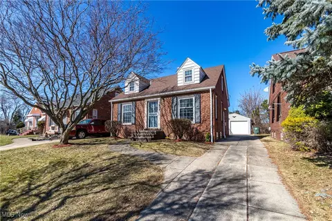 7424 Orchard Grove Ave, Brooklyn, OH 44144