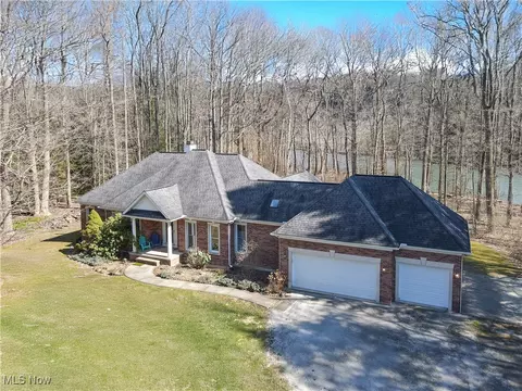 2649 Dodd Rd, Willoughby Hills, OH 44094