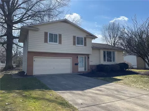 2012 Edenhall Dr, Lyndhurst, OH 44124