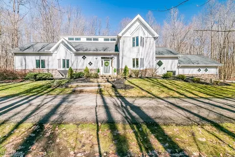11730 Colchester Ln, Chagrin Falls, OH 44023