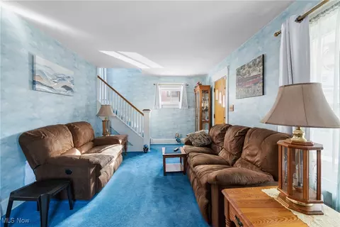 239 Dayton Pl, Akron, OH 44310 photo 4