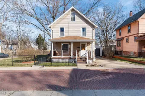 239 Dayton Pl, Akron, OH 44310 photo 2
