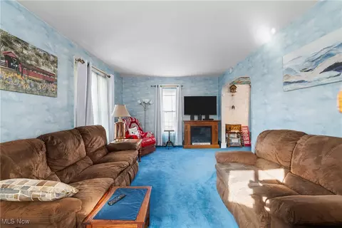 239 Dayton Pl, Akron, OH 44310 photo 3