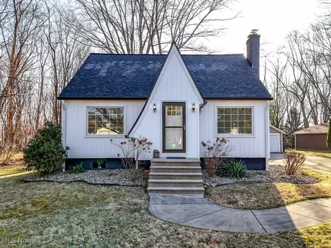 145 Washburn Rd, Tallmadge, OH 44278