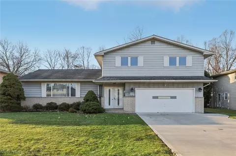 5364 Bluebell Dr, Lyndhurst, OH 44124