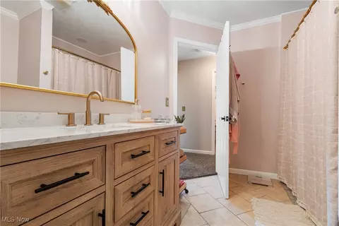 Bath - 3681 Barrington Pl NW, Canton, OH 44708 photo 1 of 3