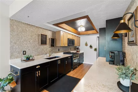 Kitchen - 3681 Barrington Pl NW, Canton, OH 44708 photo 2 of 4