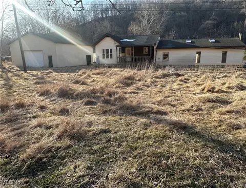 323 E North Fork Rd, Weirton, WV 26062