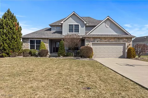 13158 Kensington Dr, Grafton, OH 44044