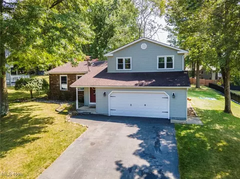 8671 Hilltop Dr, Poland, OH 44514