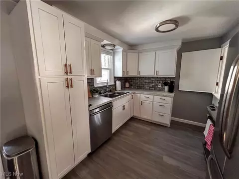 Kitchen - 7041 Claybourne Ave, Boardman, OH 44512 photo 2 of 3