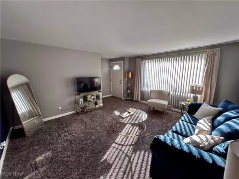 Living - 7041 Claybourne Ave, Boardman, OH 44512 photo 4 of 5