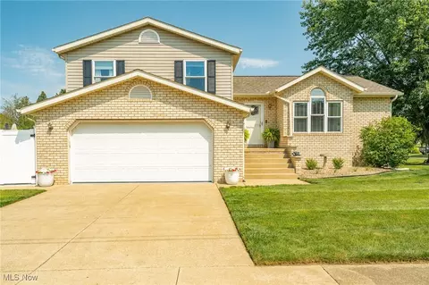 2021 Ashbrook Ave, Louisville, OH 44641