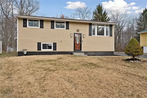 6556 Pau Pau Ct, Bedford Heights, OH 44146