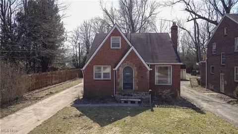20210 Gladstone Rd, Warrensville Heights, OH 44122