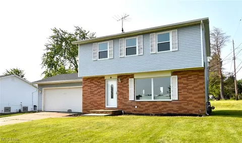 26241 Dennisport Dr, Oakwood Village, OH 44146