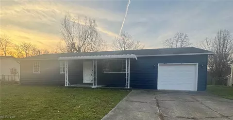 910 Pine Cir, Davisville, WV 26142
