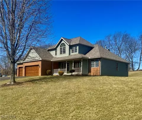 1700 Meadow Creek Dr, Zanesville, OH 43701
