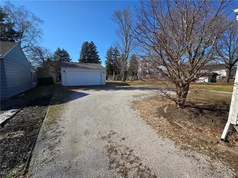 Exterior - 310 Morrison St, Geneva, OH 44041 photo 5 of 8