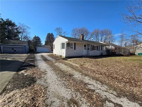 Exterior - 310 Morrison St, Geneva, OH 44041 photo 4 of 8