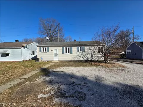 Exterior - 310 Morrison St, Geneva, OH 44041 photo 6 of 8