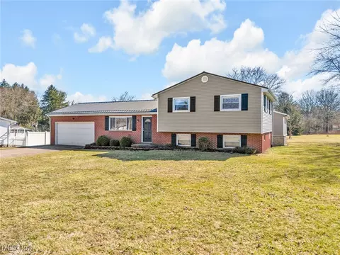 2172 State St NE, Canton, OH 44721