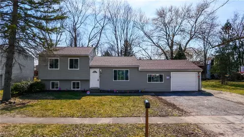 9818 Blanton Dr, Windham, OH 44288 photo 2