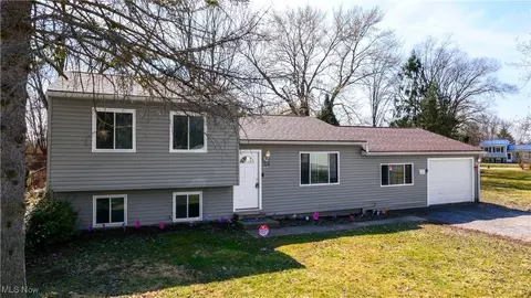 9818 Blanton Dr, Windham, OH 44288 photo 3