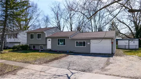 9818 Blanton Dr, Windham, OH 44288 photo 4