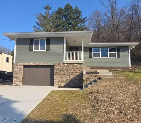 830 Mariann Dr, Martins Ferry, OH 43935