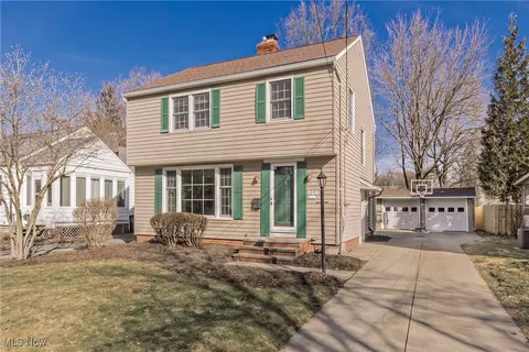 5263 Edenhurst Rd, Lyndhurst, OH 44124