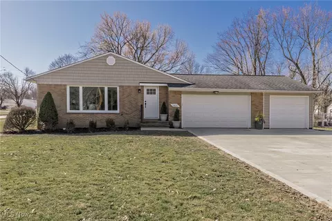 5800 Wilson Mills Rd, Highland Heights, OH 44143