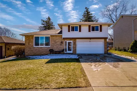 3301 Coventry Dr, Parma, OH 44134