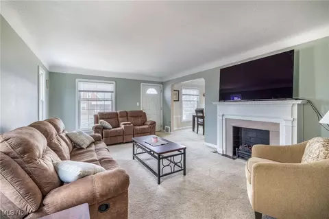 Living - 4107 Pershing Ave, Parma, OH 44134 photo 2 of 3