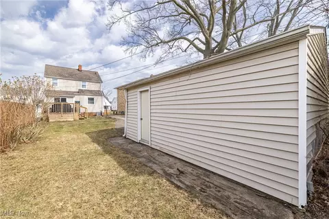 Exterior - 4107 Pershing Ave, Parma, OH 44134 photo 7 of 8