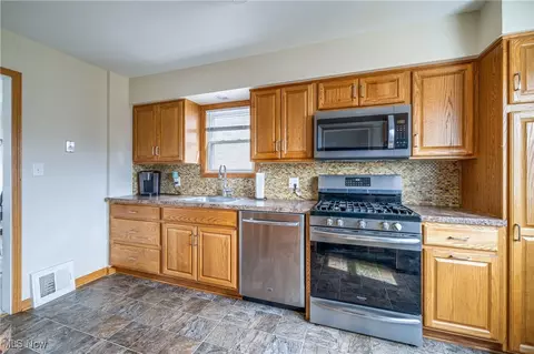 Kitchen - 4107 Pershing Ave, Parma, OH 44134 photo 2 of 3