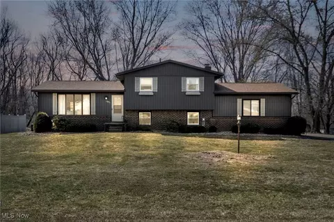 1876 Buckeye St NW, Mogadore, OH 44260