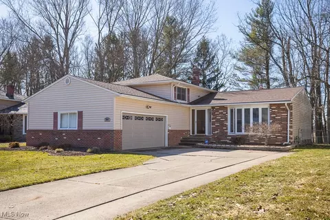 26 South Cir, Bedford, OH 44146