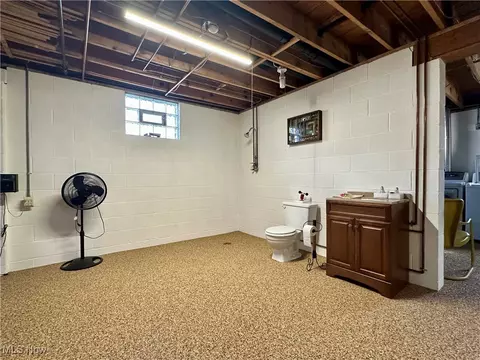 Bath - 365 Sunset Dr, Brookfield, OH 44403 photo 5 of 5