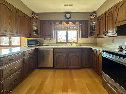 Kitchen - 365 Sunset Dr, Brookfield, OH 44403 photo 3 of 6