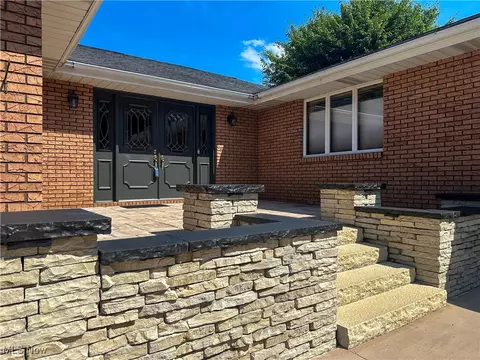 Exterior - 365 Sunset Dr, Brookfield, OH 44403 photo 4 of 14