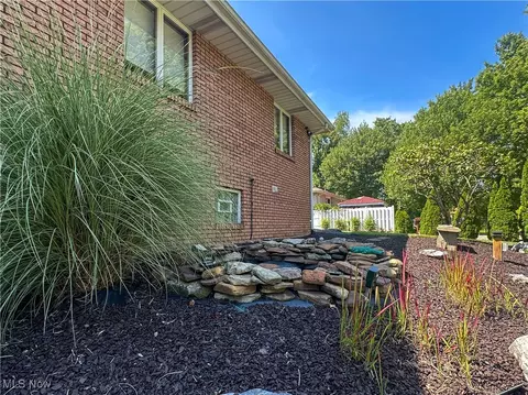 Exterior - 365 Sunset Dr, Brookfield, OH 44403 photo 11 of 14